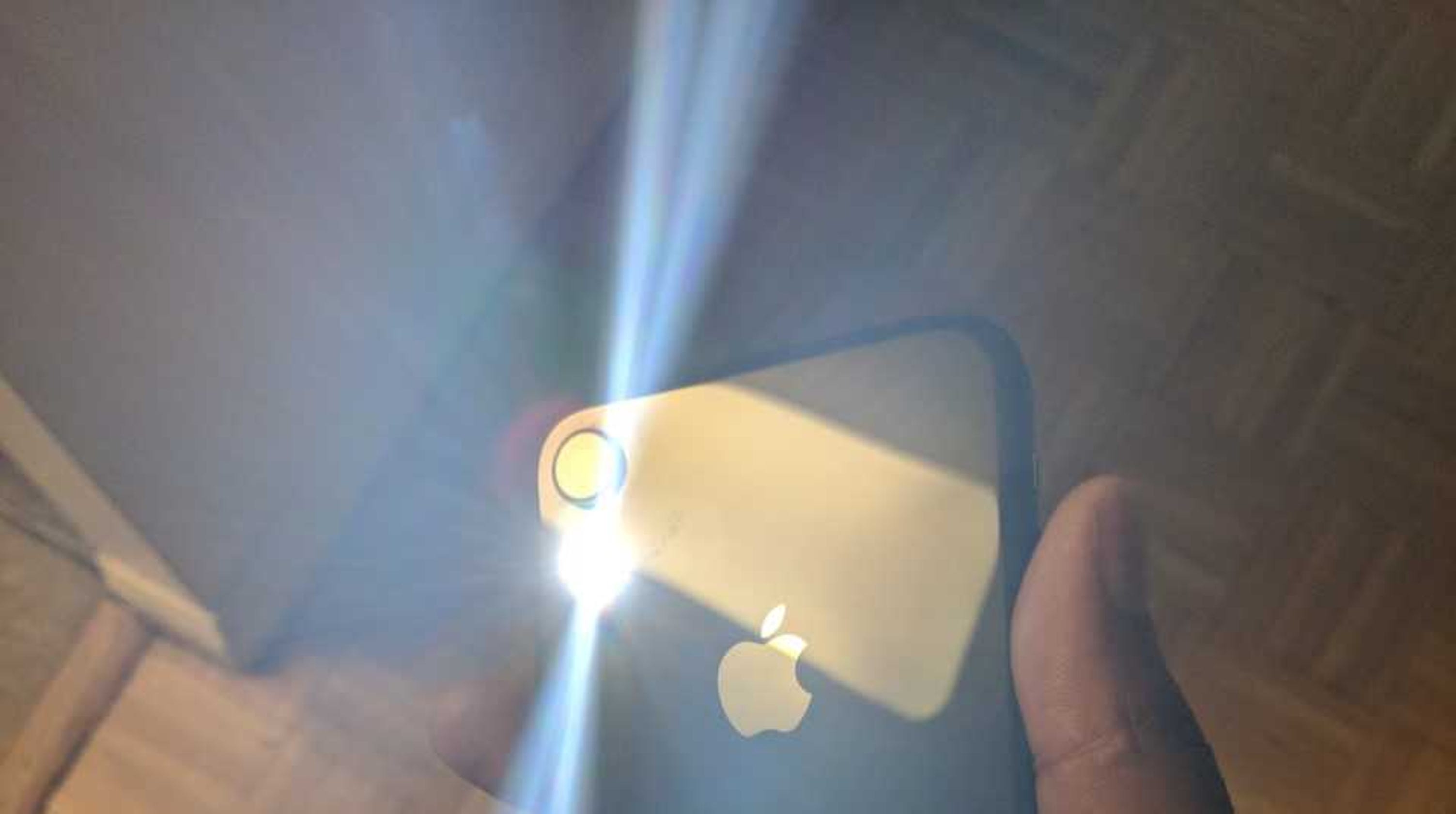 Why IPhone Flashlight Seems To Turn Itself On And How To Shut It Off why-iphone-flashlight-seems-to-turn-itself-on-and-how-to-shut-it-off