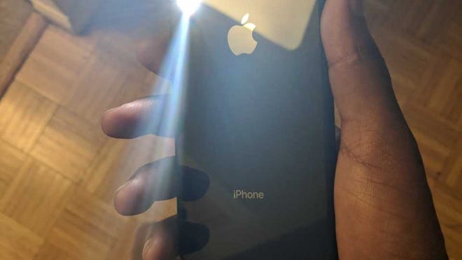Why iPhone flashlight seems to turn itself on and how to shut it off