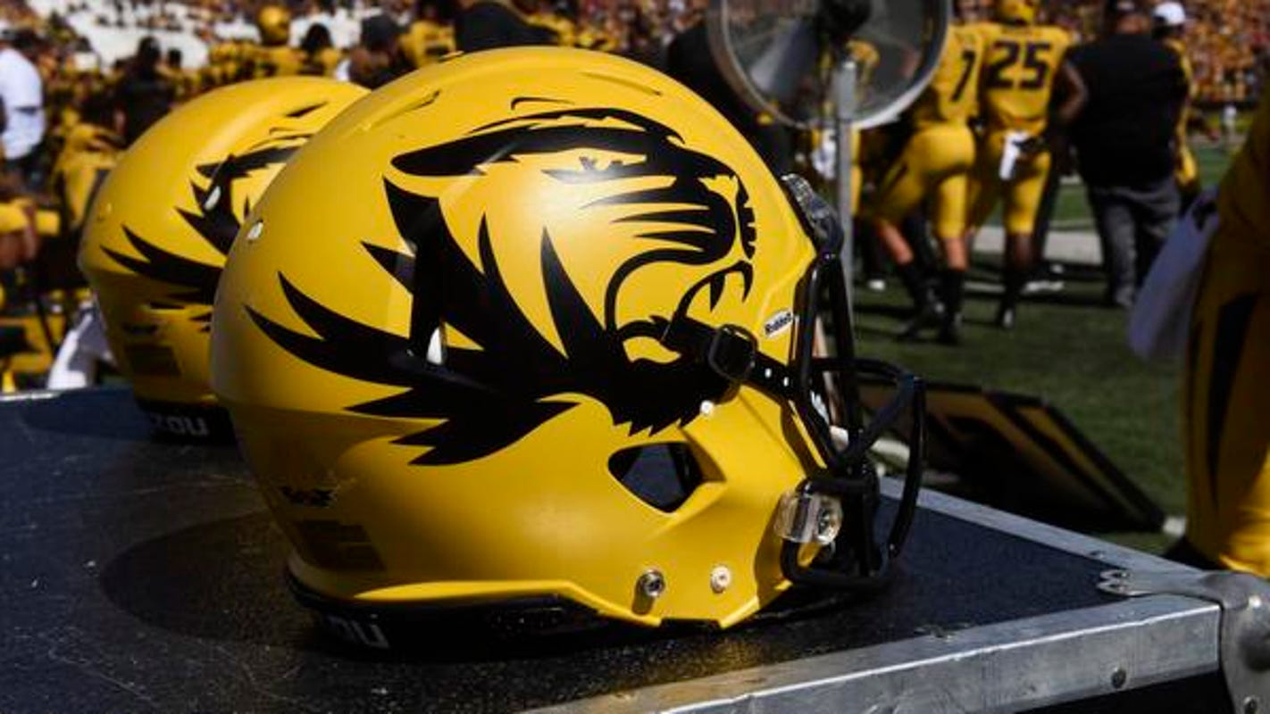 Thursday S Football Missouri Tigers Banned From 2019 Bowl