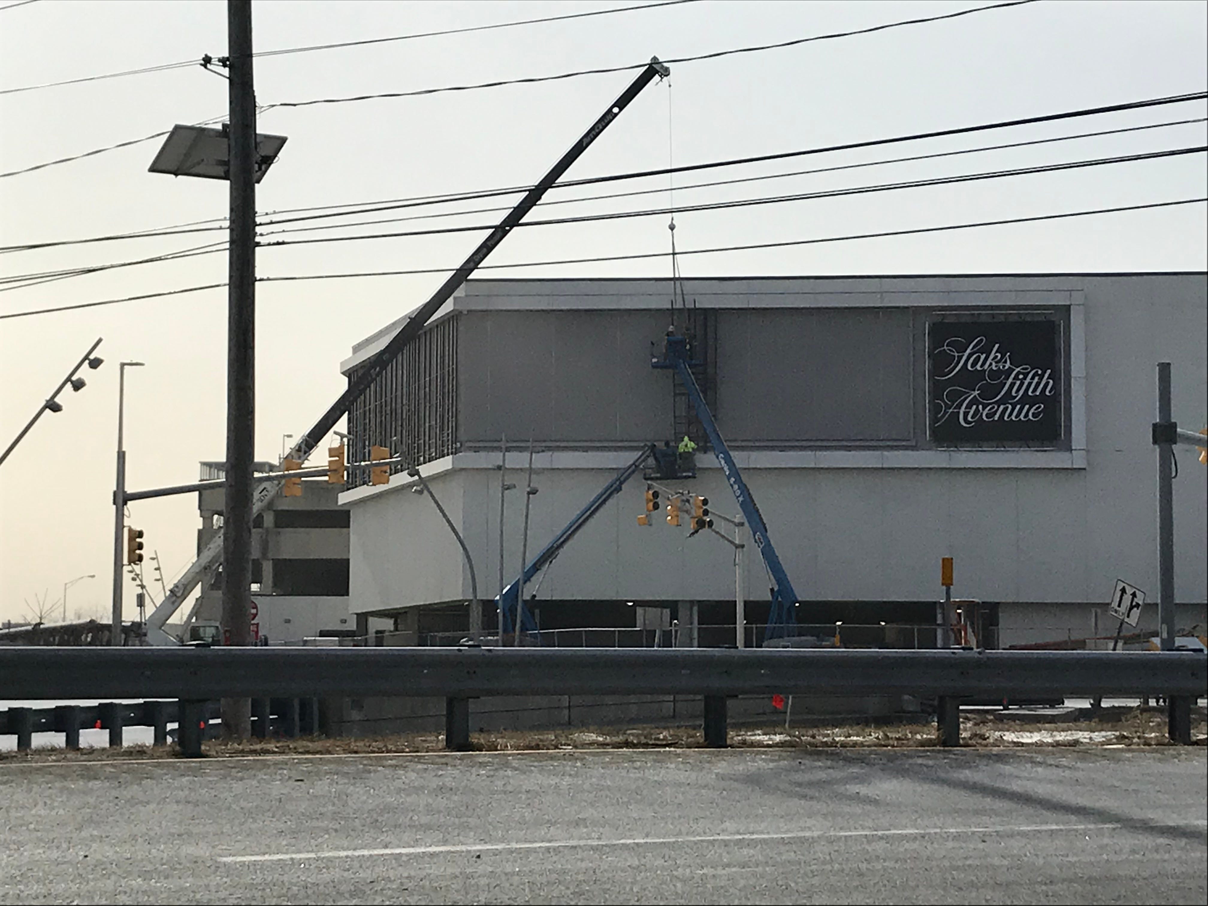saks off 5th nj