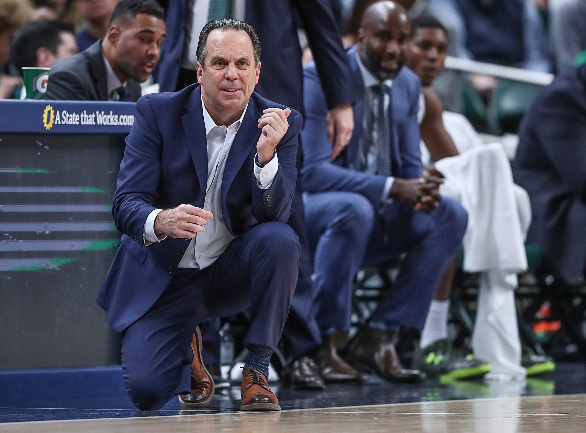 Notre Dame basketball coach Mike Brey discusses book Keeping It Loose