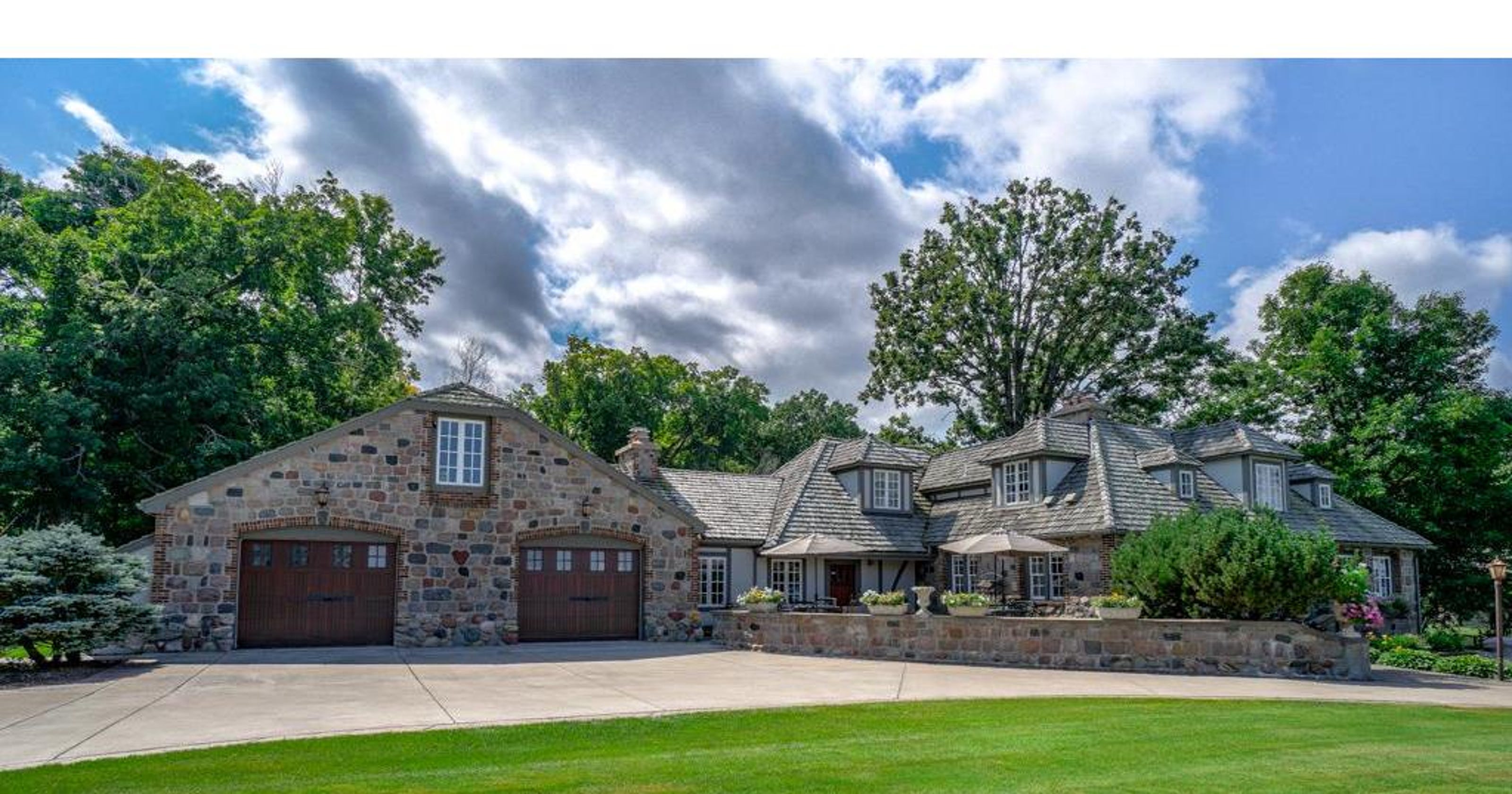 Onamia, Minnesota mansion property off shores of Lake Mille Lacs