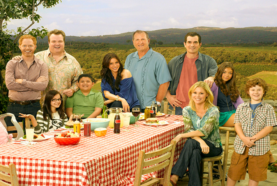 The cast of 'Modern Family,' to end in 2020, in a Season 1 photo from 2009