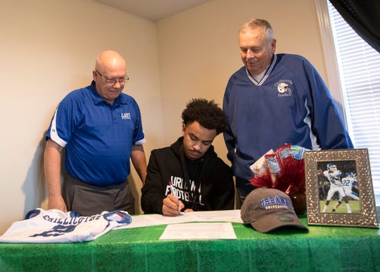 Chillicothe Football S Adrian Beverly Signs With Urbana University
