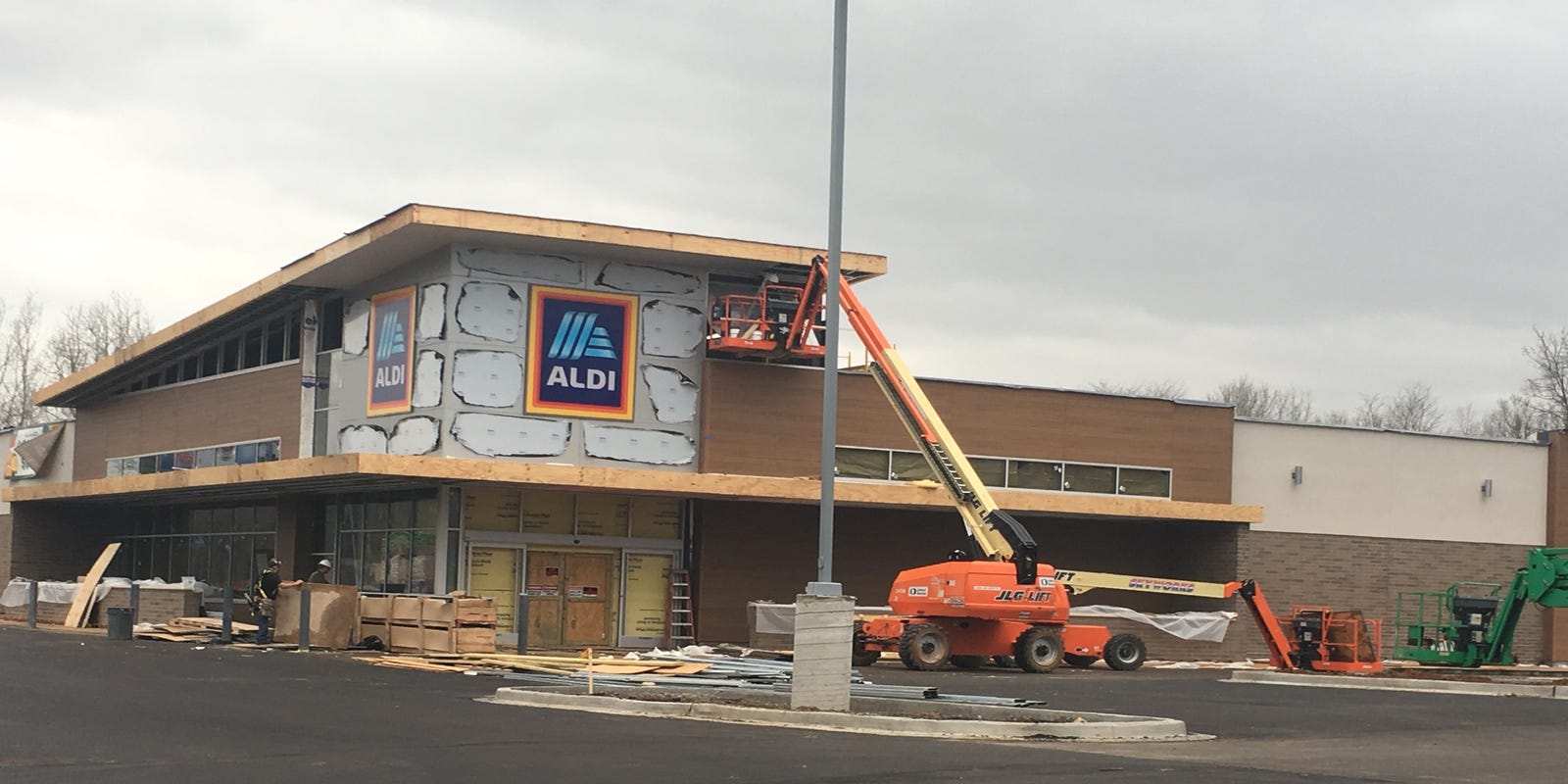 Aldi replacement store nearing completion in Clarksville