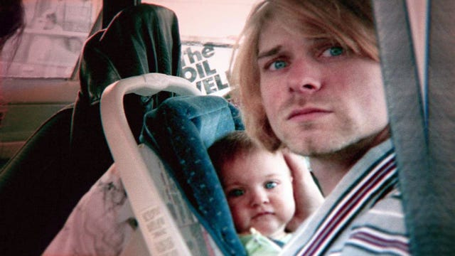 Ο Kurt Cobain με την κόρη του Frances Bean Cobain σε μια φωτογραφία από την ταινία ντοκιμαντέρ "Kurt Cobain: Montage of Heck".