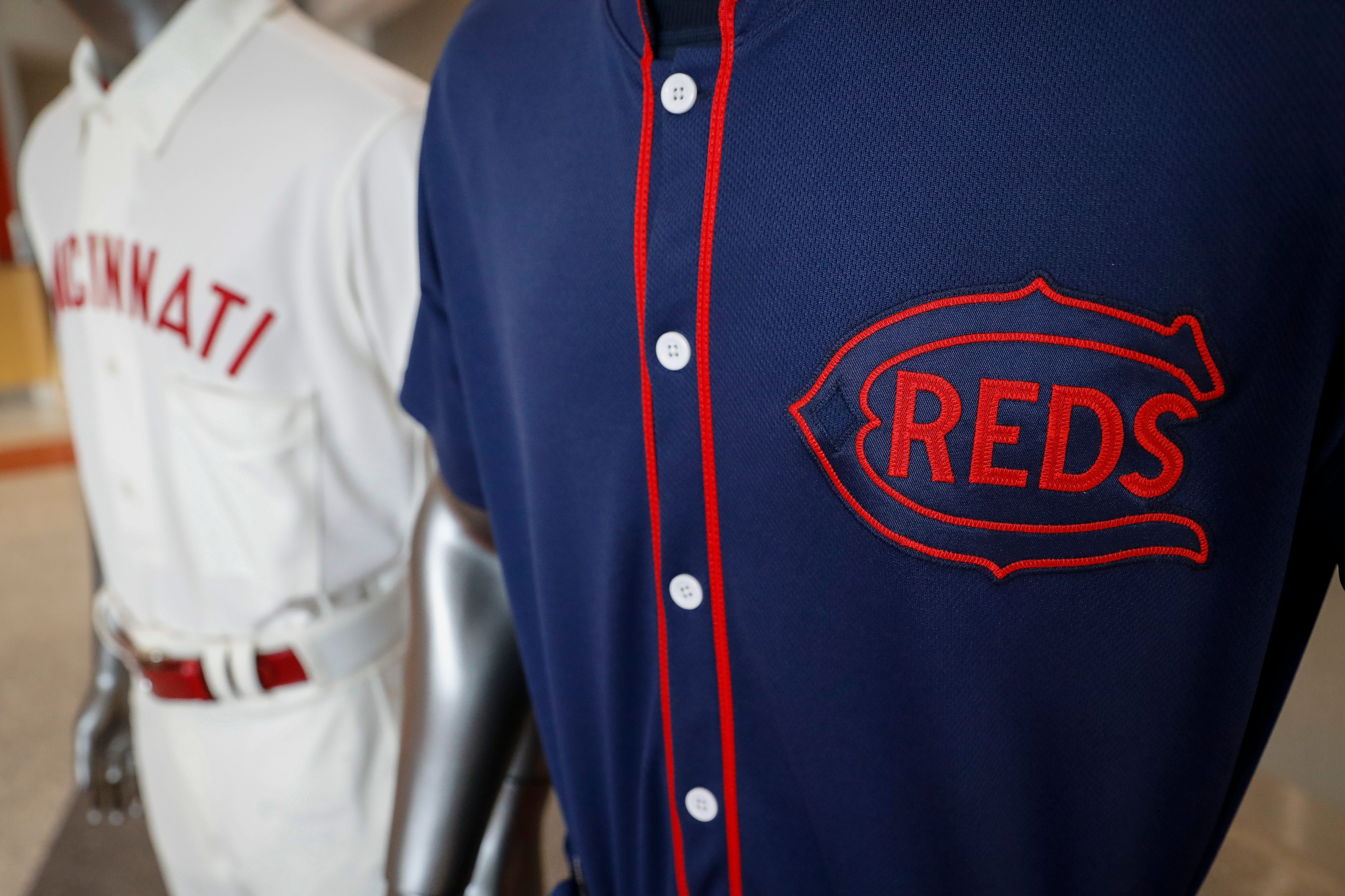 cincinnati reds uniforms