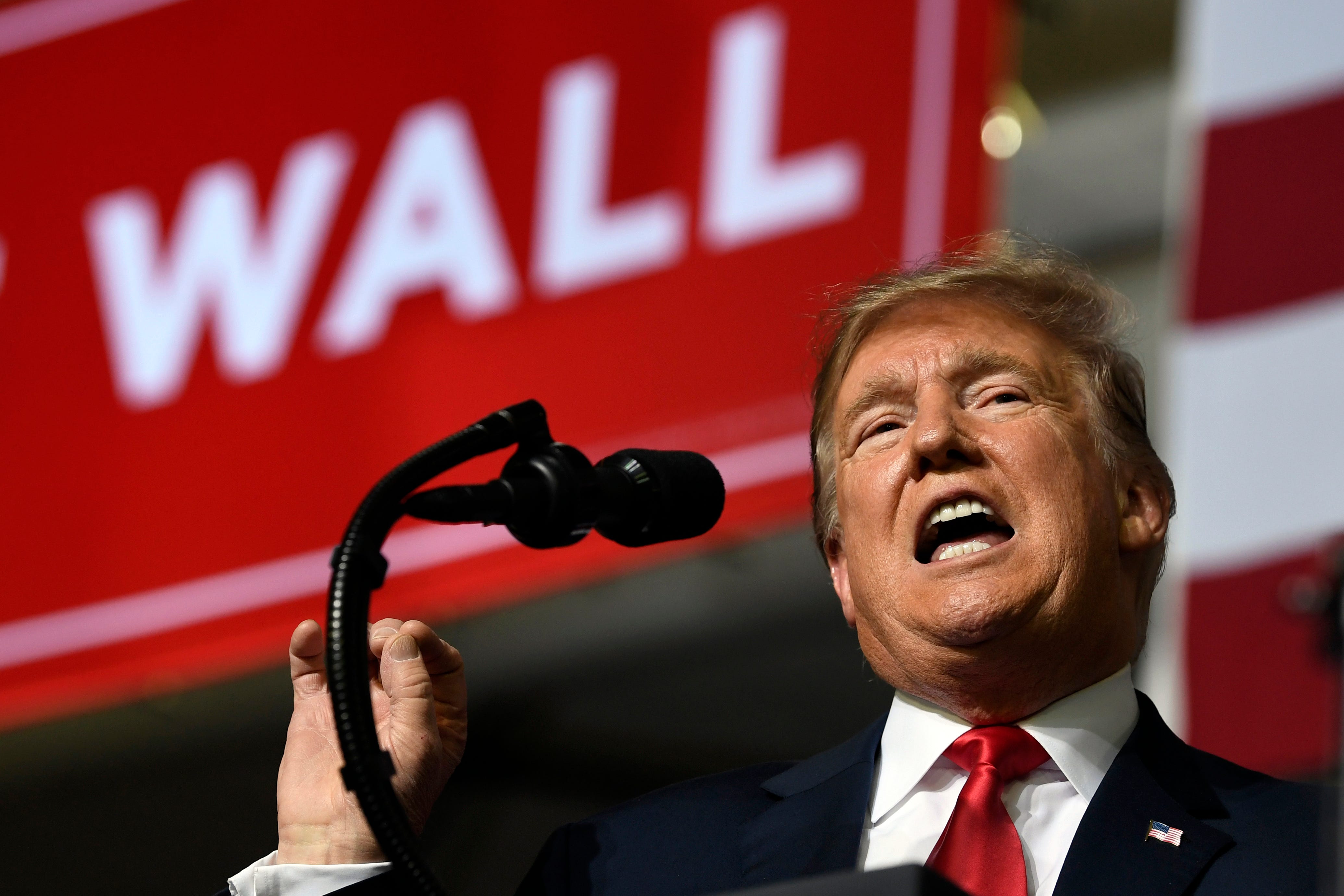 Donald Trump declares national emergency to free up billions of dollars for border wall