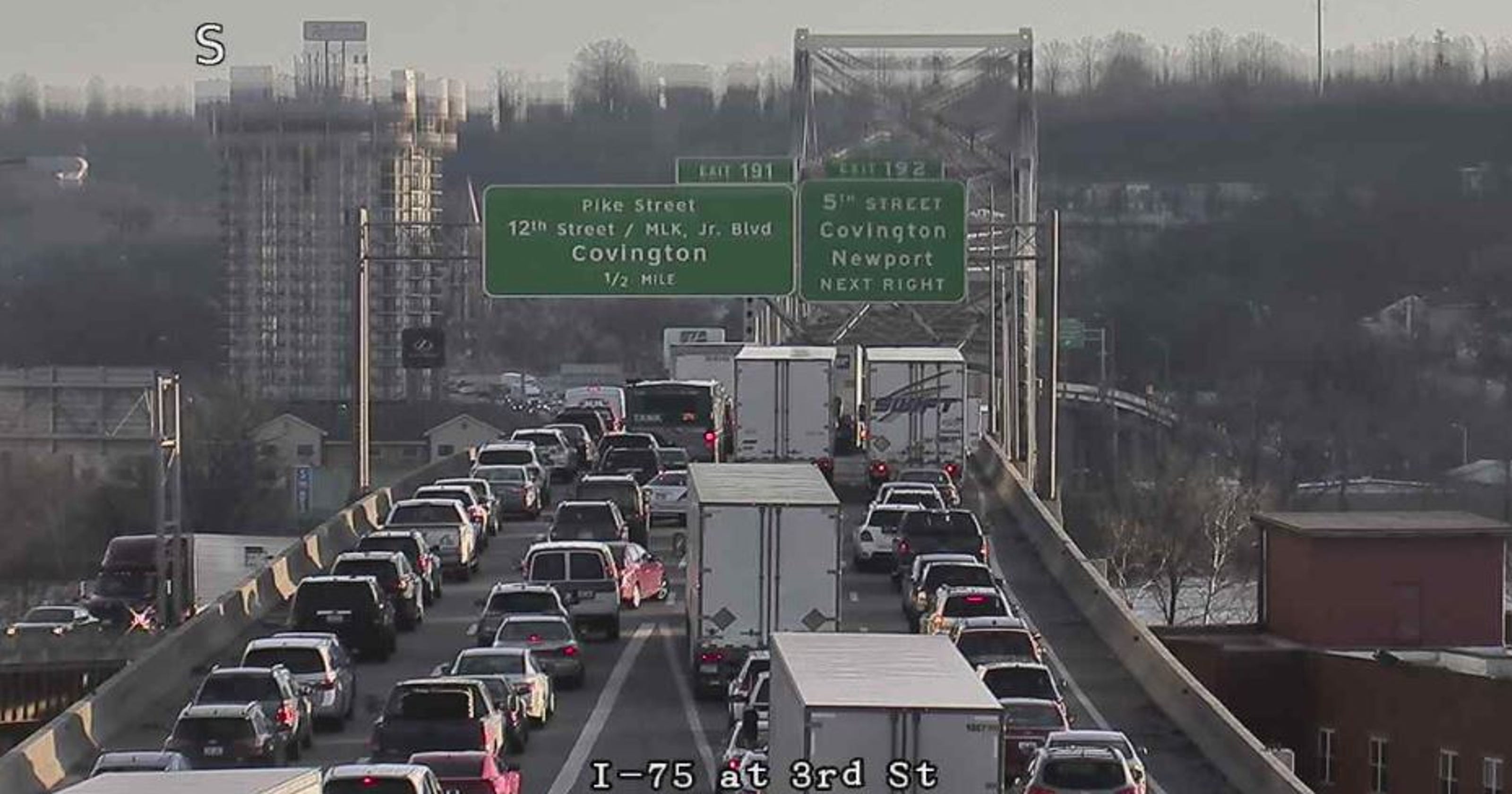 Crash near Brent Spence clogs traffic on southbound I75, I71