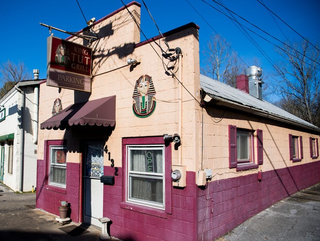 Το King Tut Grill στέκεται στο Martin Mill Pike στο South Knoxville την Τετάρτη, 13 Φεβρουαρίου 2019. Η ιδιοκτήτρια Seham Girgis λέει ότι θα πρέπει να κλείσει το εμβληματικό εστιατόριο εάν δεν βρει τρόπο να συμμορφωθεί με το πρόγραμμα ελέγχου λίπους του KUB.