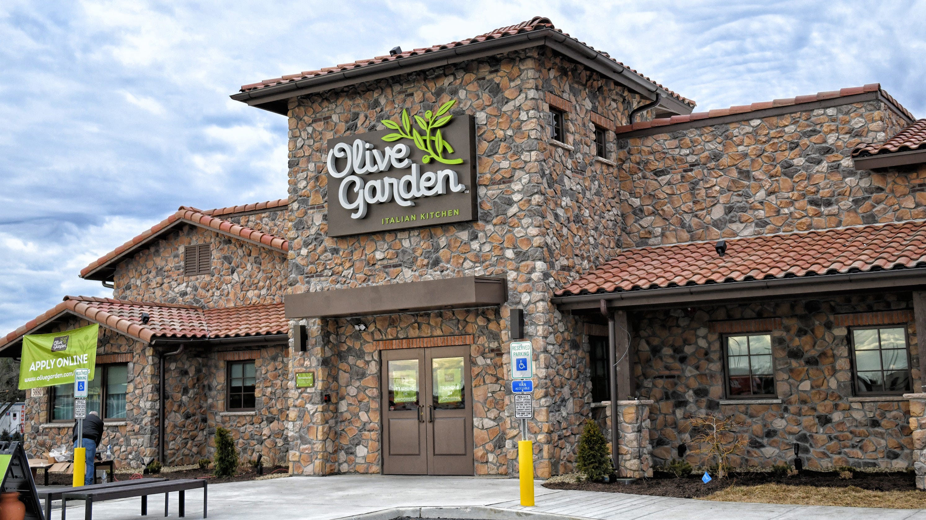 Your table at the Vineland Olive Garden is finally ready