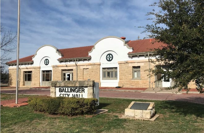 Ballinger City Hall is located at 700 Railroad Avenue.