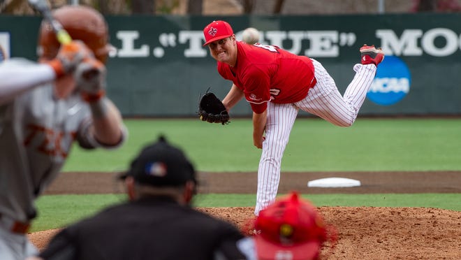 ULL baseball: With Horton making UL debut, Ragin' Cajuns beat Texas ULL baseball: With Horton making UL debut, Ragin' Cajuns beat Texas