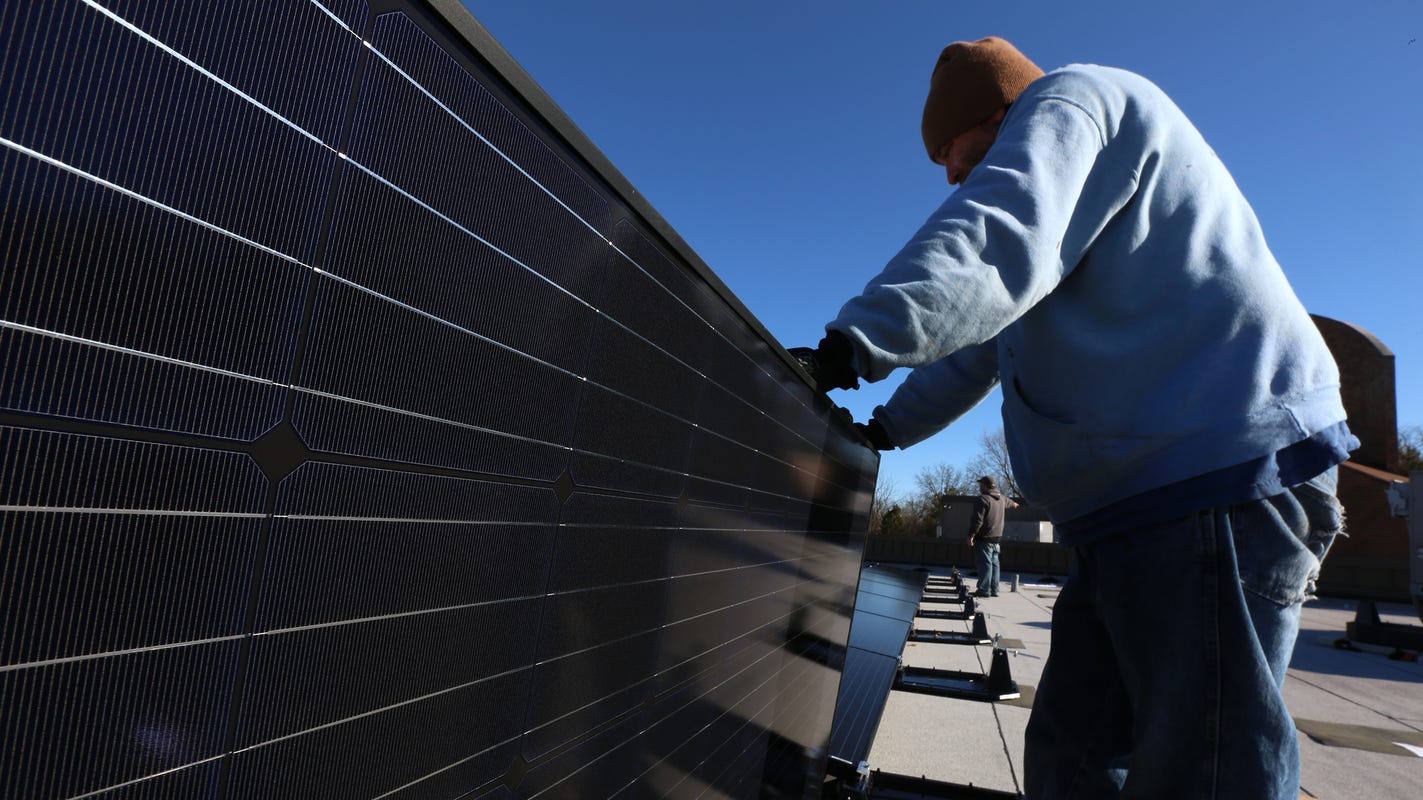 First-of-its-kind program to provide free solar installations for low-income homes in 2020
