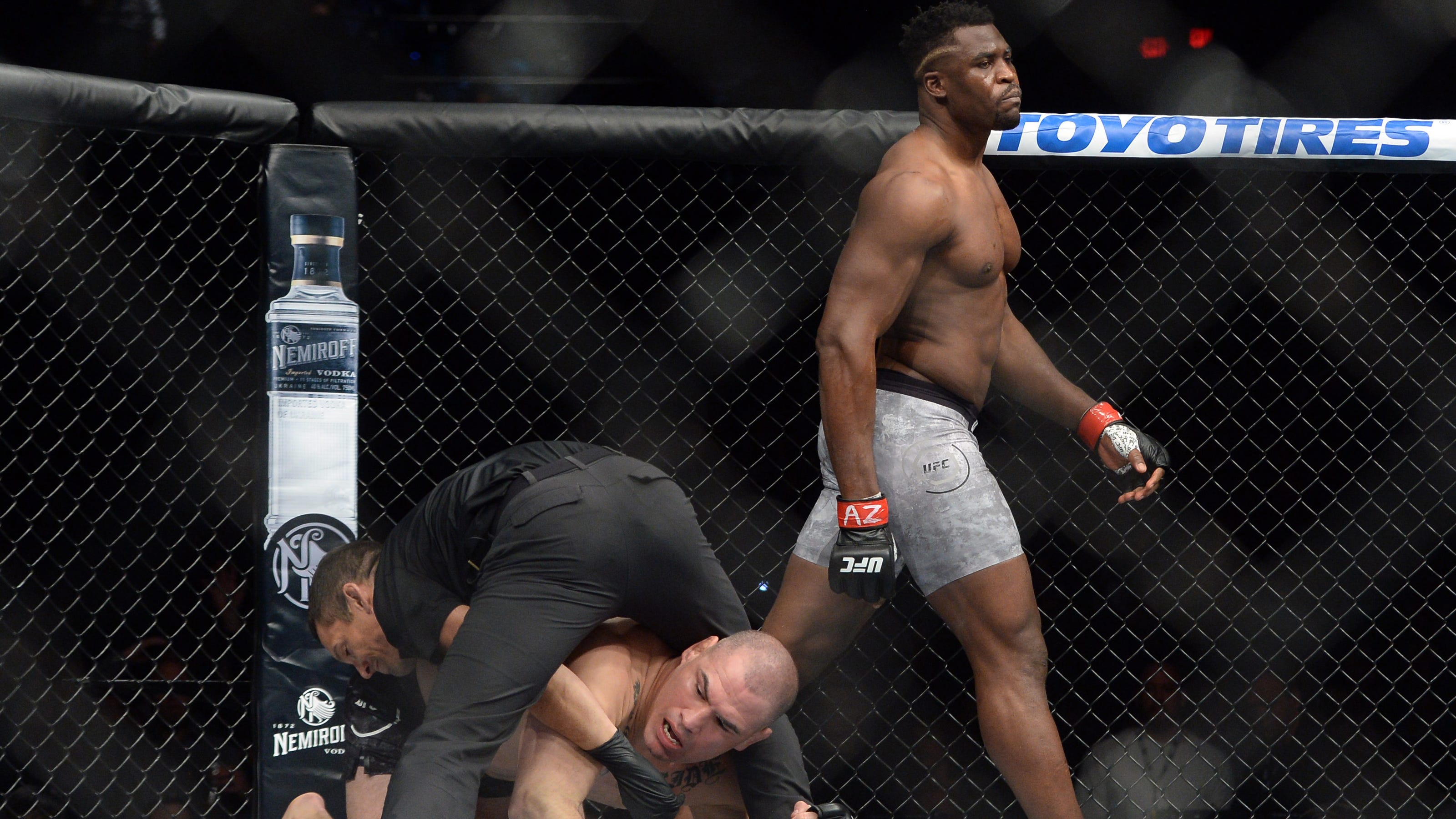 Francis Ngannou Cain Velazquez Ufc On Espn In Phoenix Fight