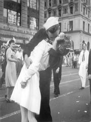 George Mendonsa, the man on the iconic picture of an exuberant Navy sailor kissing a woman at the end of the Second World War, in Times Square, has passed away.
