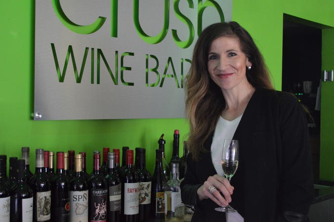 Judy Rosink abrió un Crush Wine Bar en Waukesha en 2015 con su socio Paul Kwiecien.