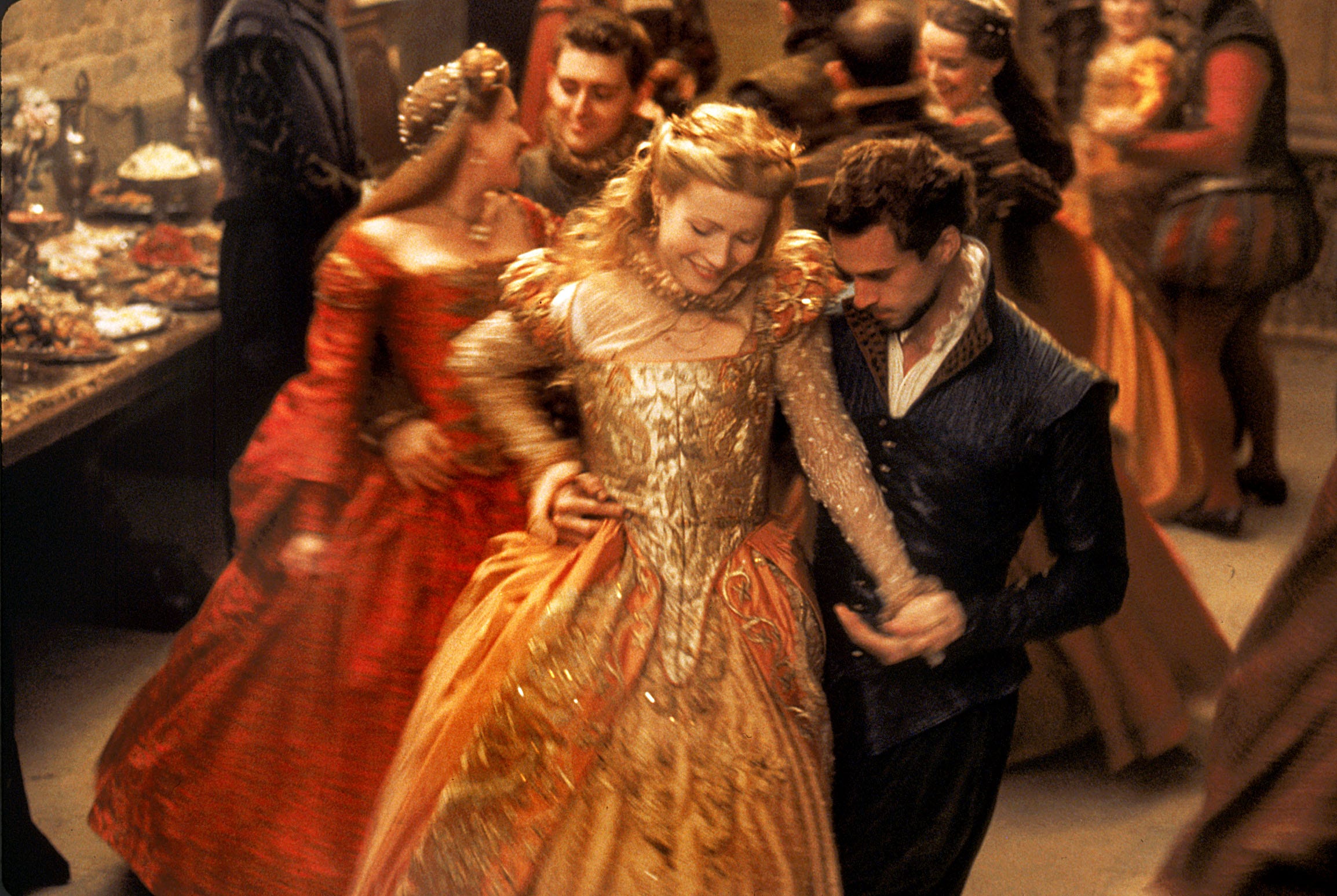gwyneth paltrow shakespeare in love oscar dress