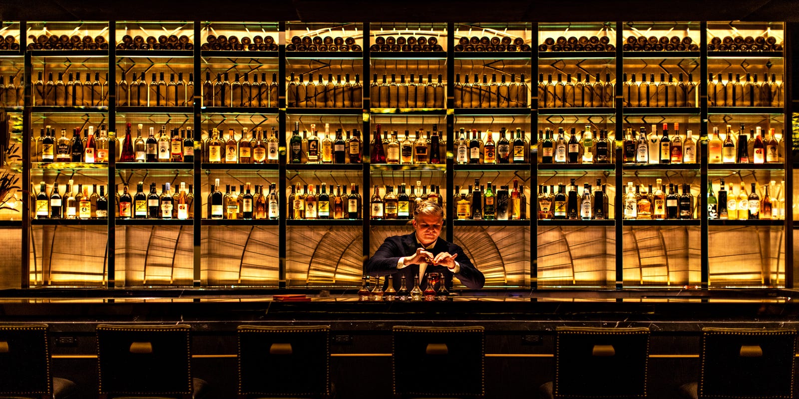 Las Vegas Bars Won T Be Opening For At Least Two Weeks - Red label bar las vegas