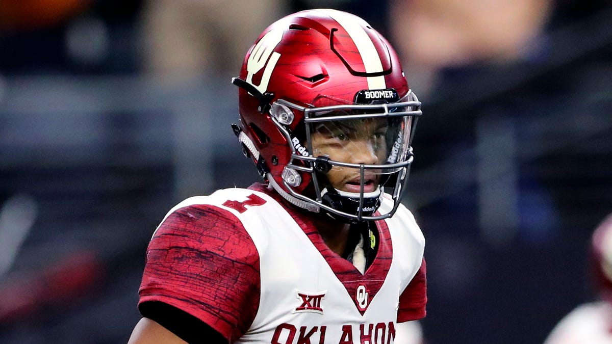 Oklahoma Sooners quarterback Kyler Murray (1) in action during the game against the Texas Longhorns in the Big 12 Championship game at AT&T Stadium.