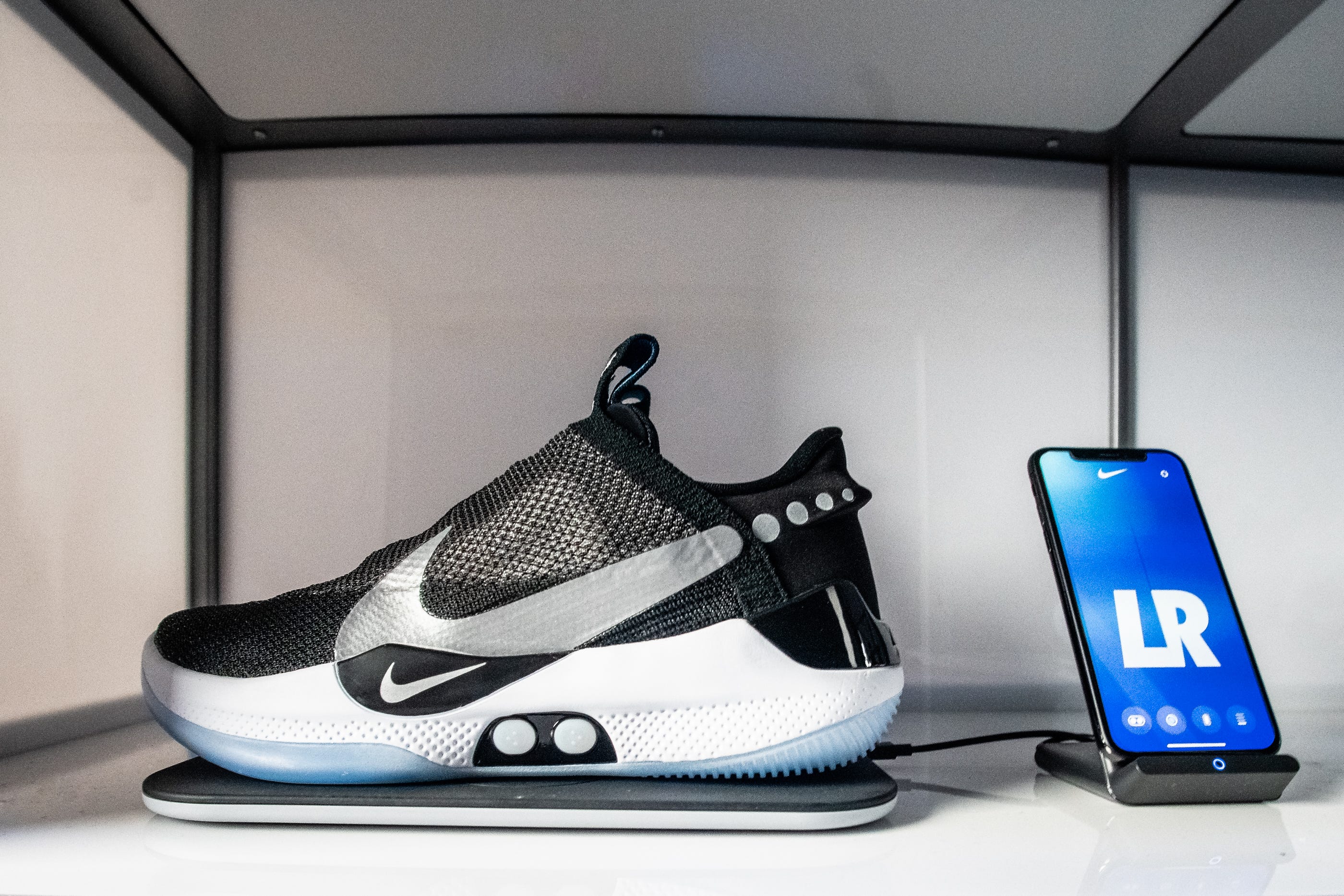 Nike smart sneakers experience pairing 