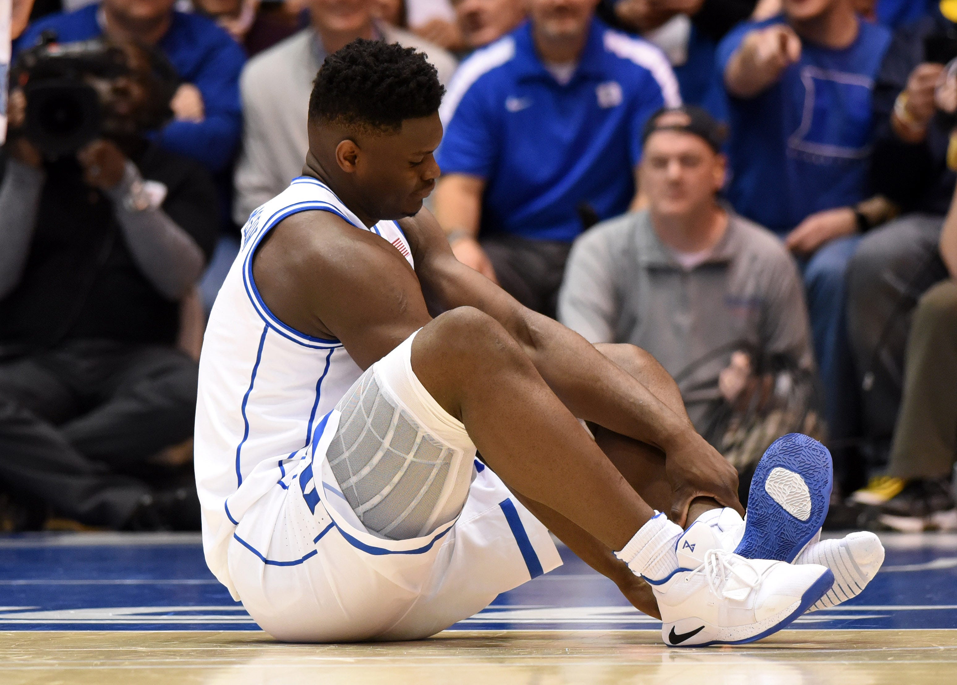 duke basketball player nike shoe