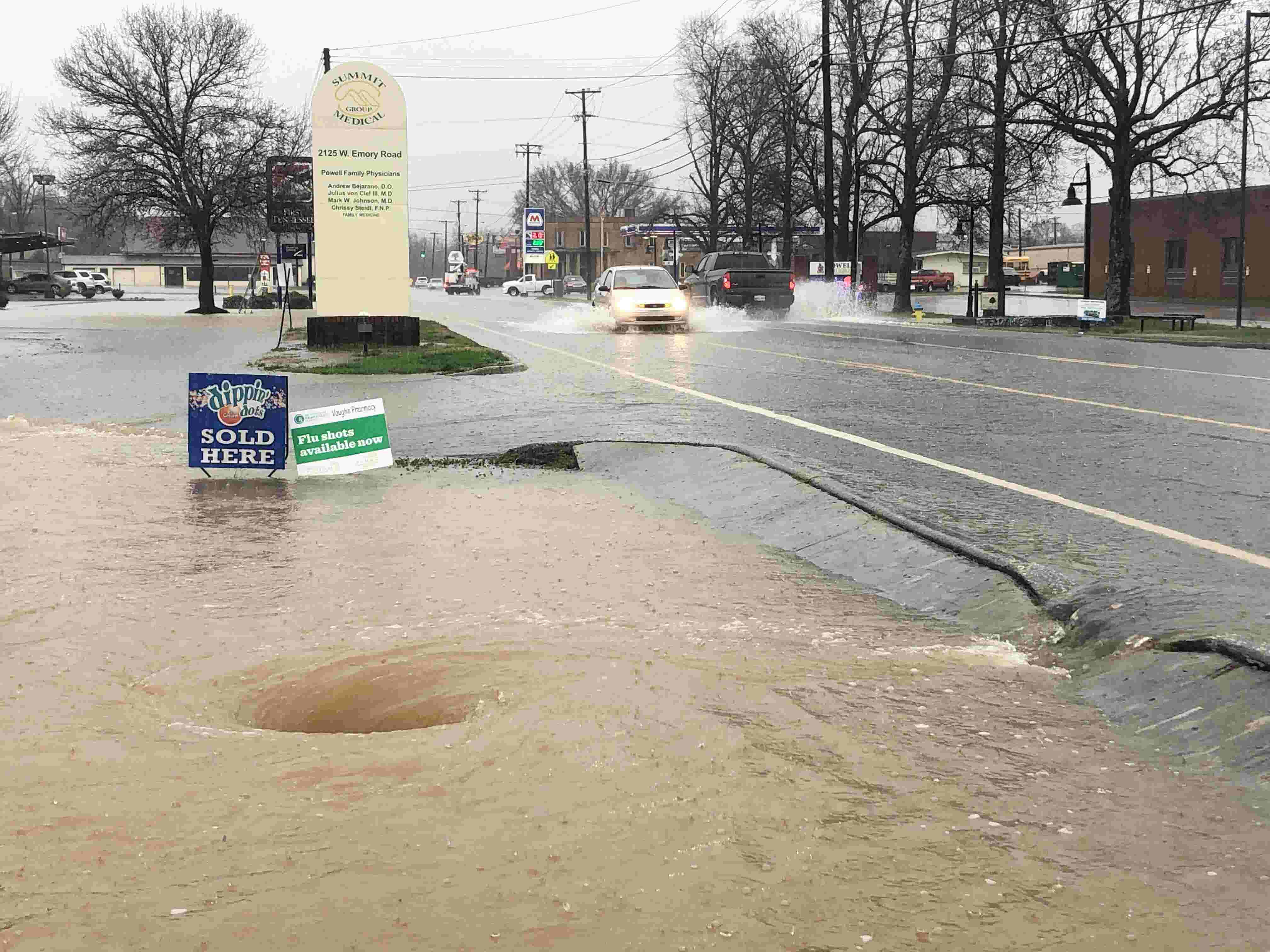 Flooding in Knoxville Heavy rain causes dangerous road conditions