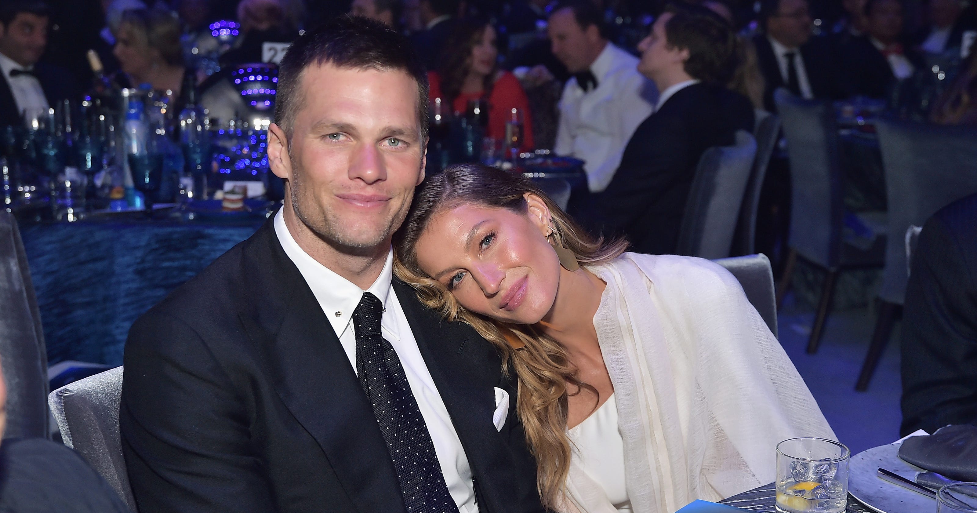 Tom Brady, Gisele Bundchen share intimate wedding pics on anniversary