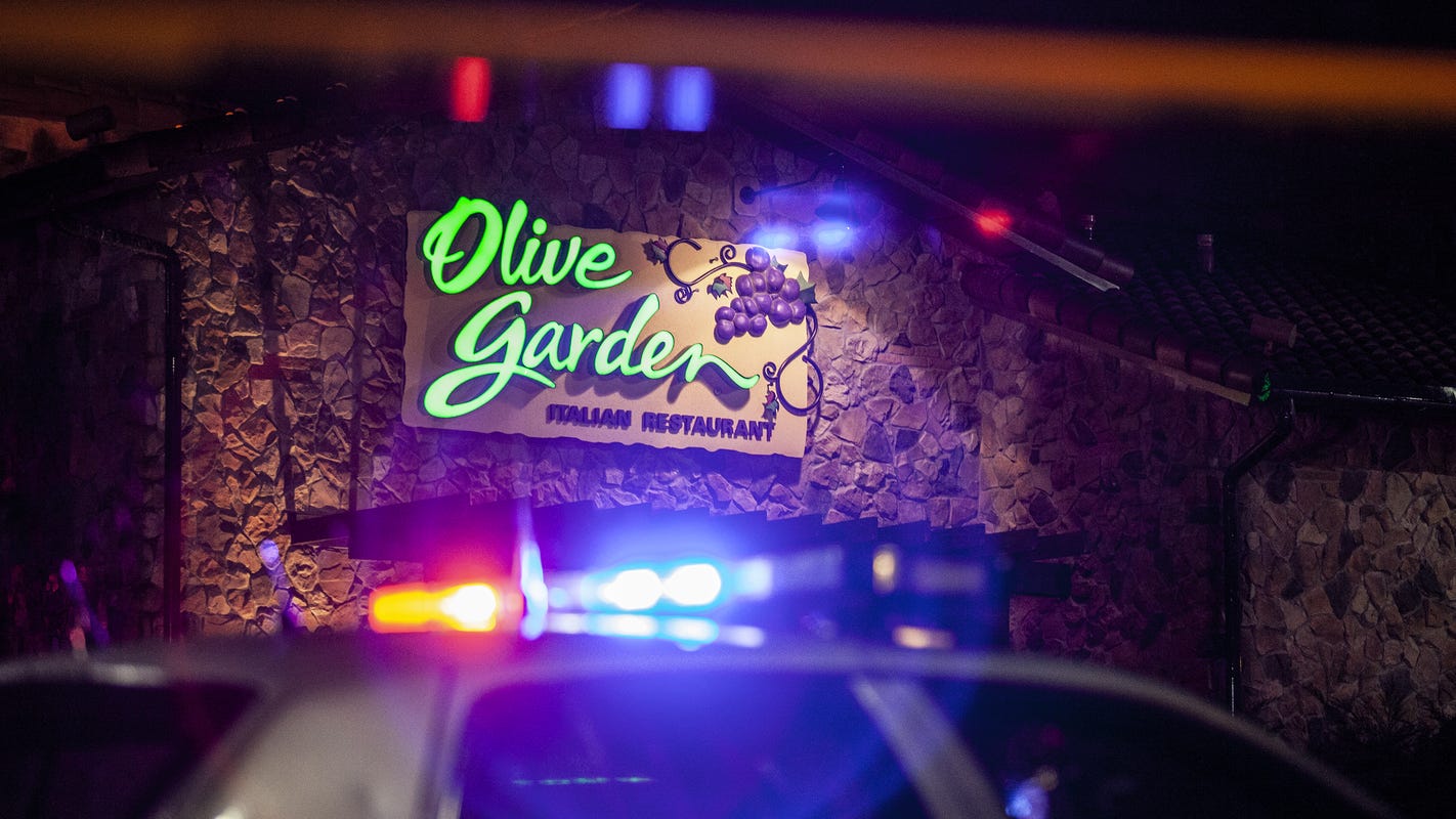 Police One Dead After Shooting Inside Olive Garden In Louisville