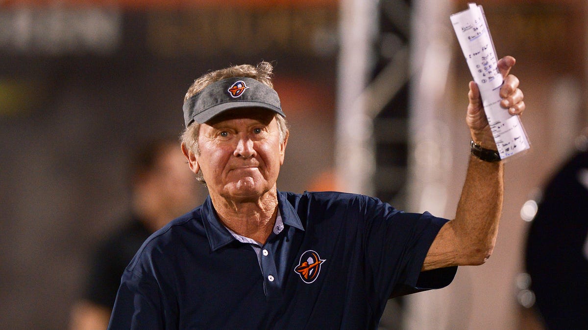 Orlando Apollos head coach Steve Spurrier waves to the crowd as he enters the field before kickoff against the Memphis Express.