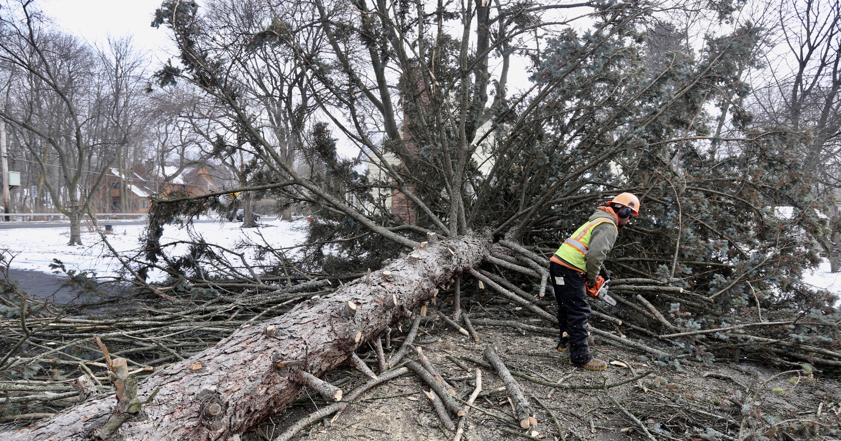 Rochester weather: Wind gust reaches 62 mph; power outages ...