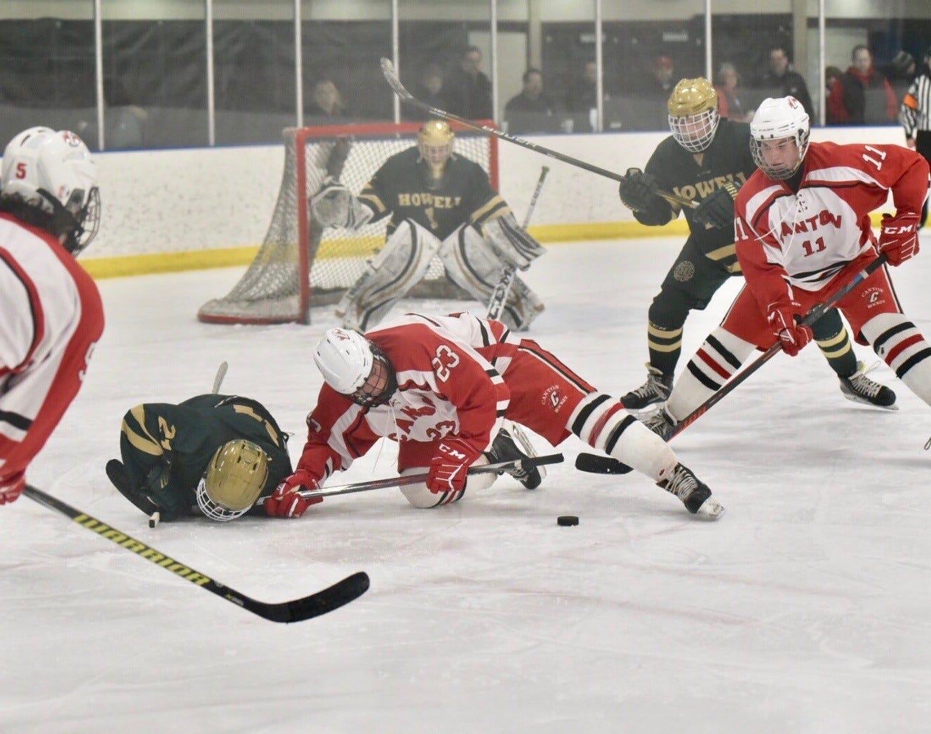 Howell hockey beats Canton, advances in Division 2 state tournament