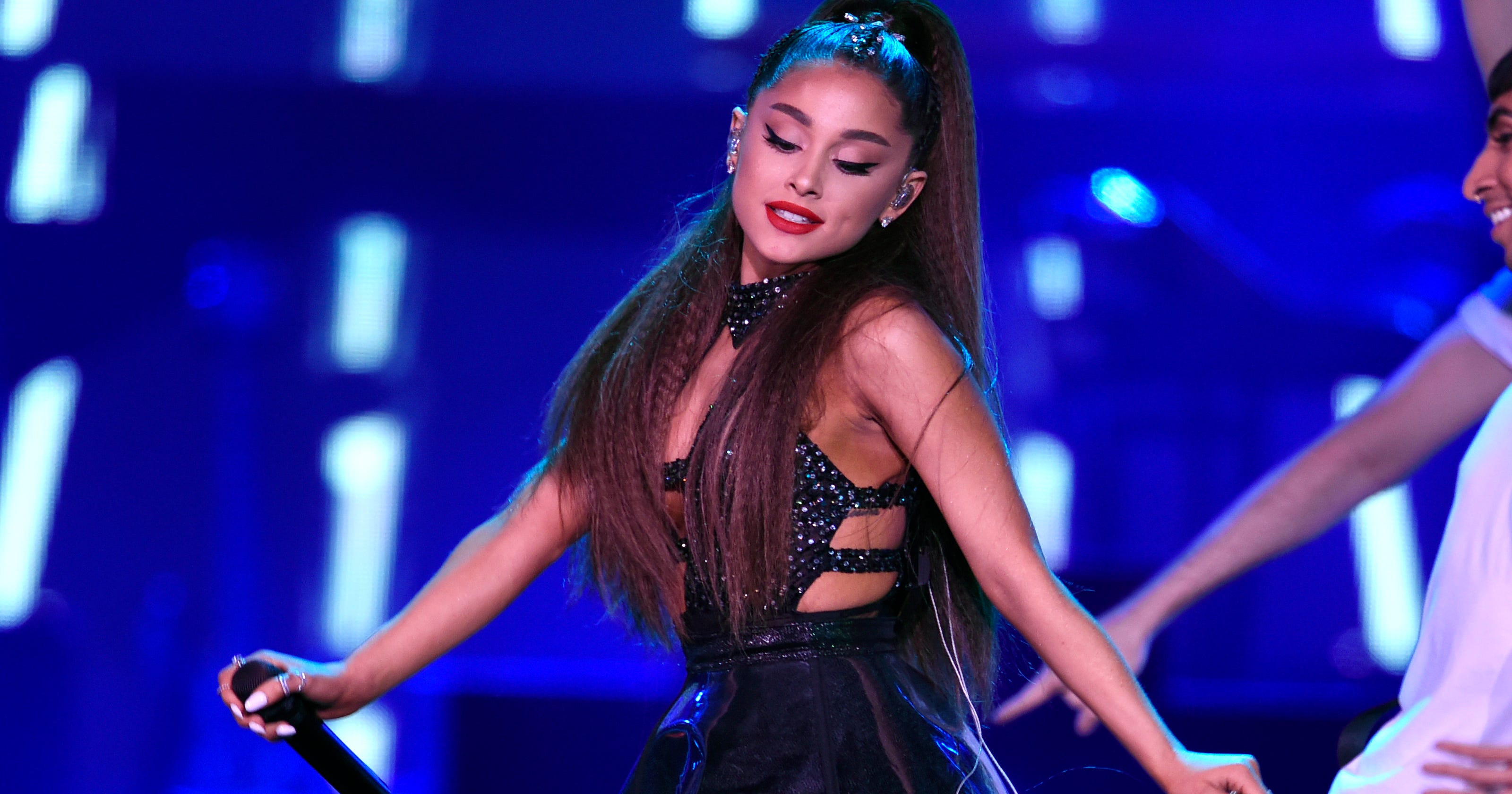 2977px x 1680px - Ariana Grande bisexual?' That question is problematic to ...