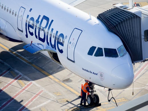 Jetblue Experiments With Charging 5 To Check Carry On Bags