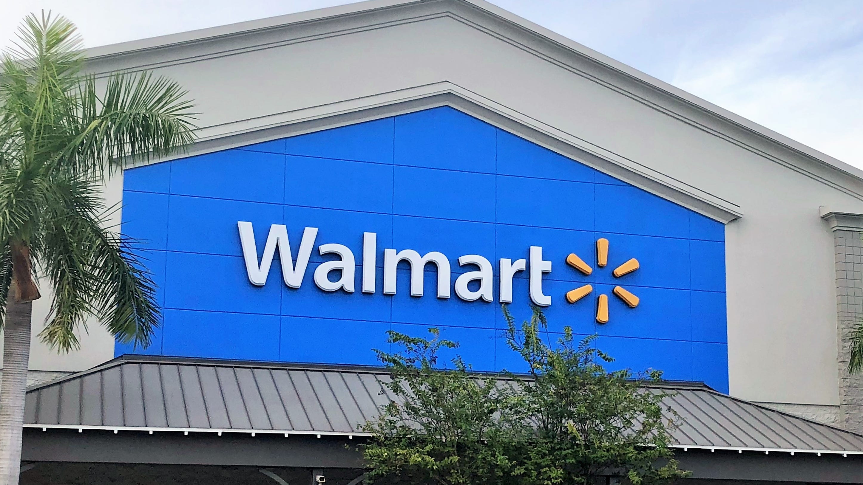 Walmart Store Hours The Retailer Is Cutting Hours Because Of Covid 19