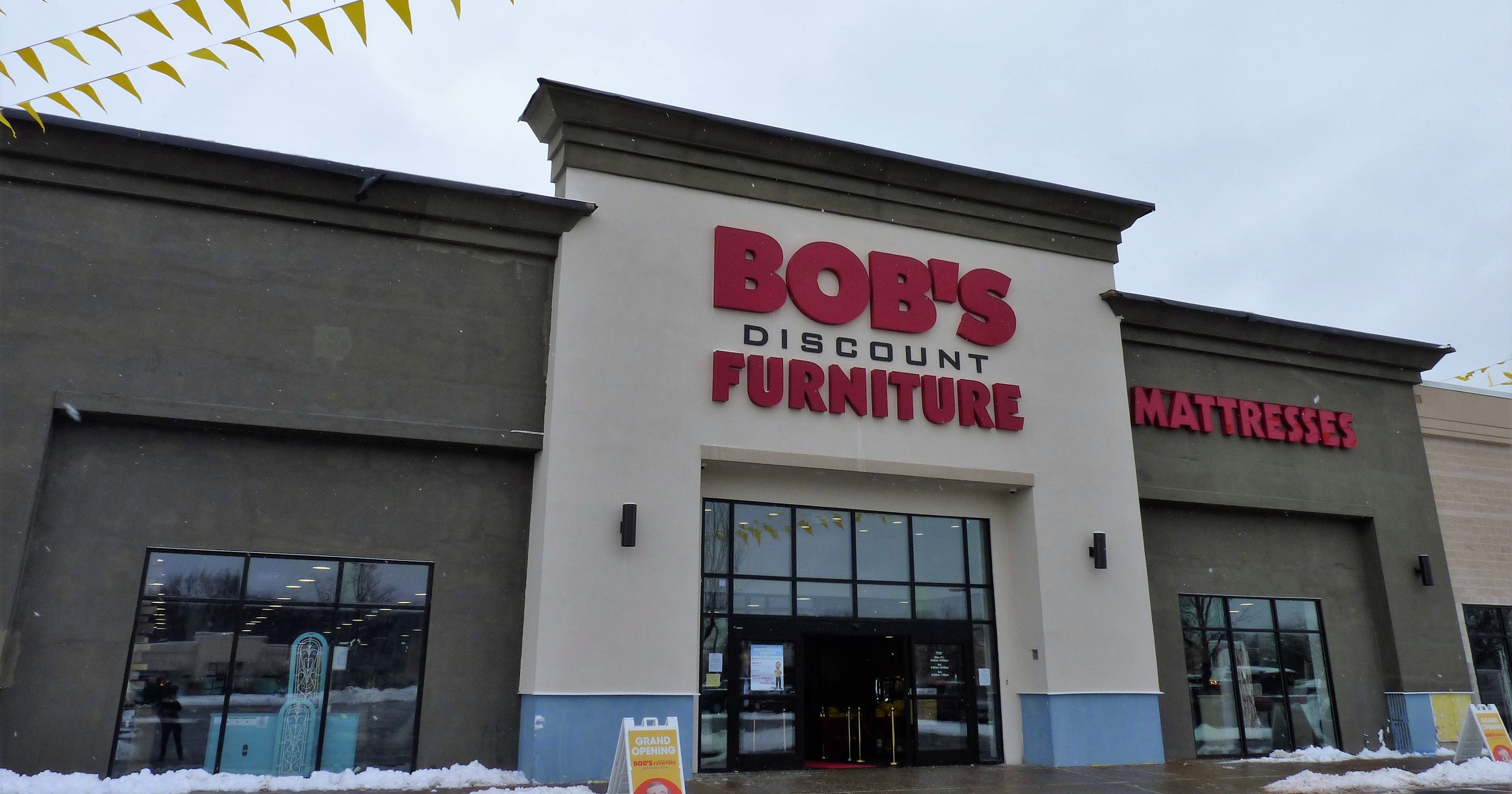 Bob S Discount Furniture Opens At Bridgewater Promenade