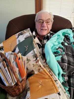 Bob with some of the cards he has received, a patchwork quilt from the HCE Country Apples and the green/grey quilt from CP Fox Cities.