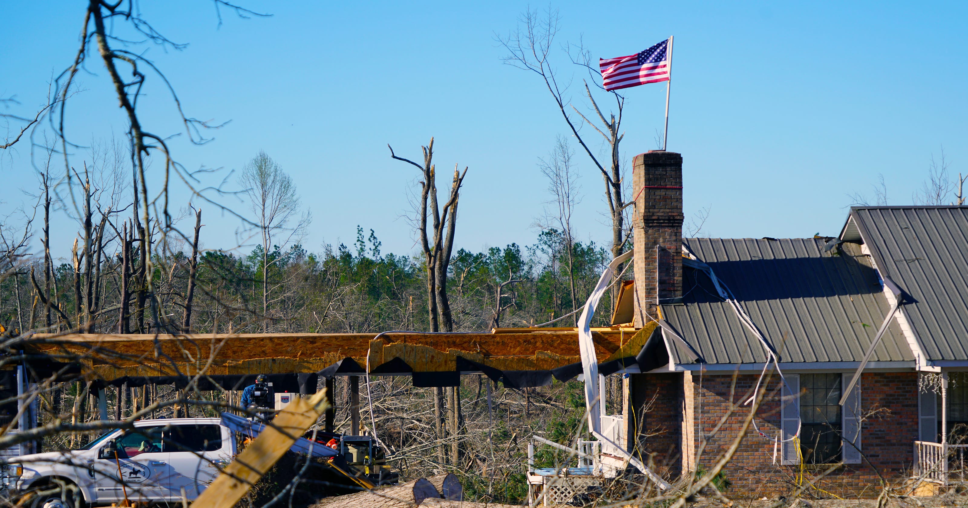 Alabama tornado 2019 Family struggled to survive inside a trailer