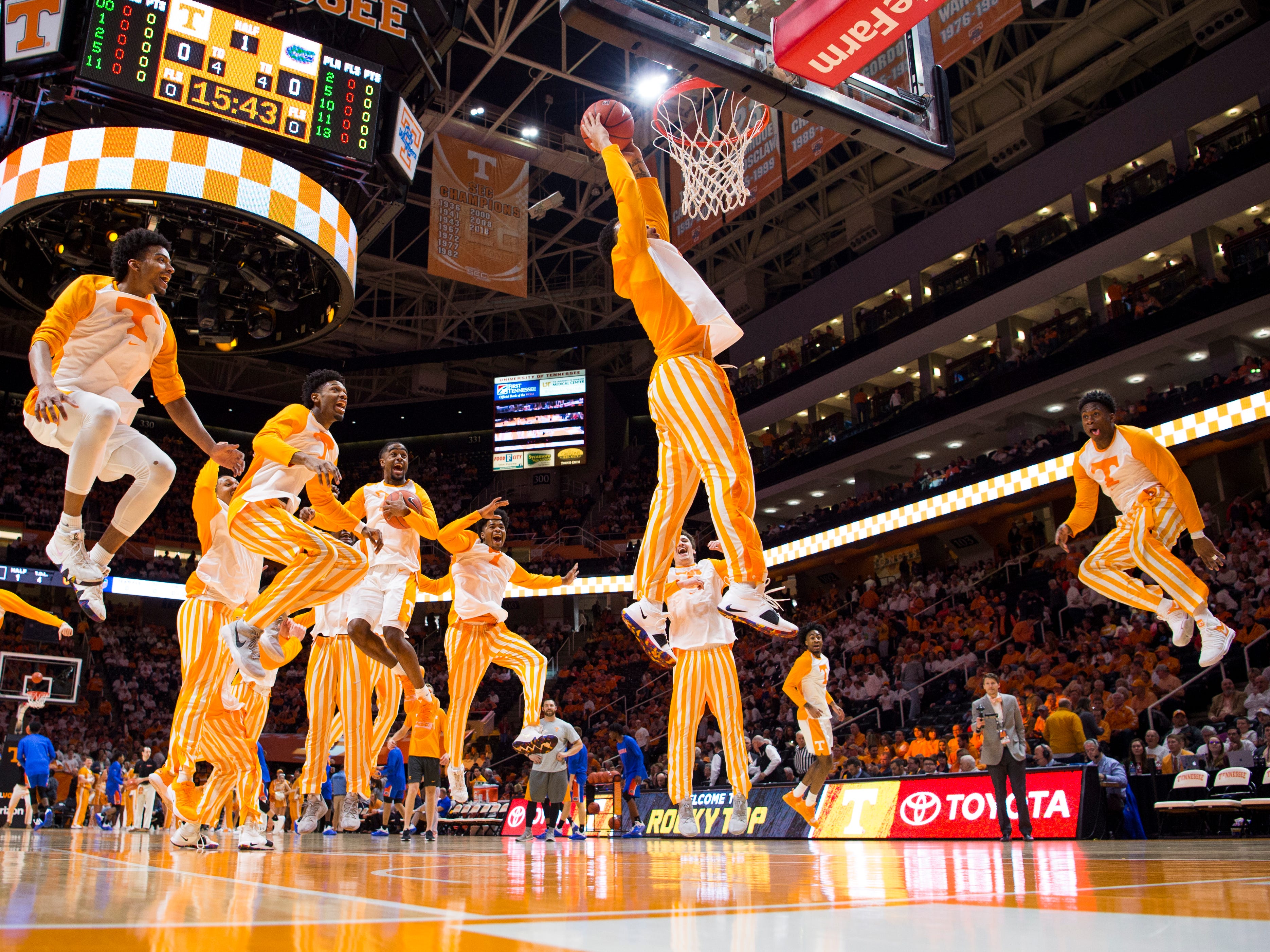 How Tennessee basketball pregame dunk Tennessee's pregame dunk routine...