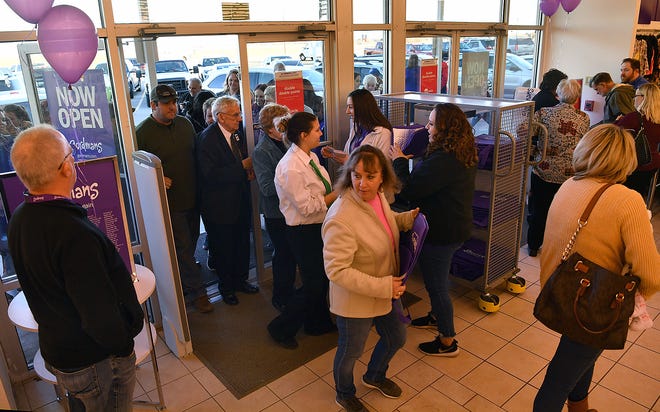The first customers stream in the doors of a new Gordmans store in Texas in this file photo.