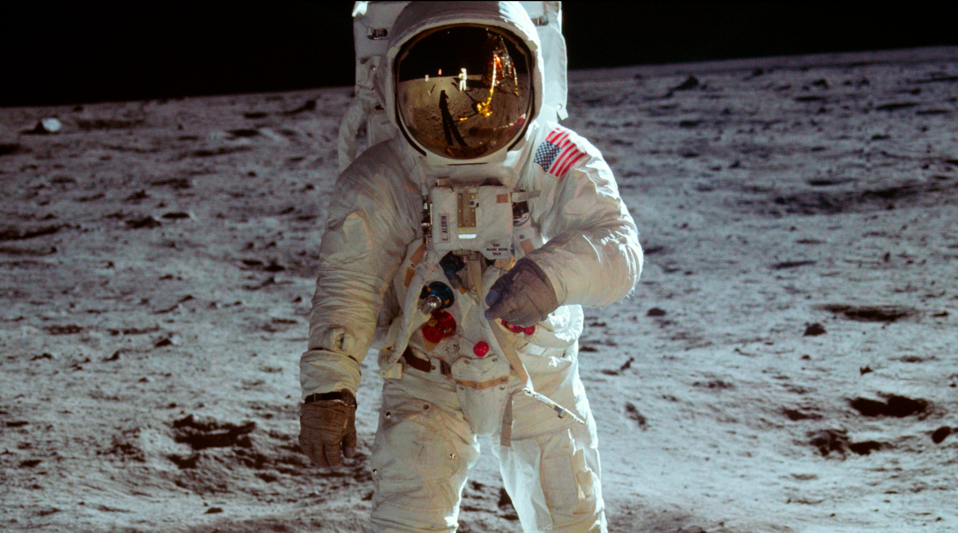 Apollo 11': New documentary focuses on flag after 'First Man' outrage