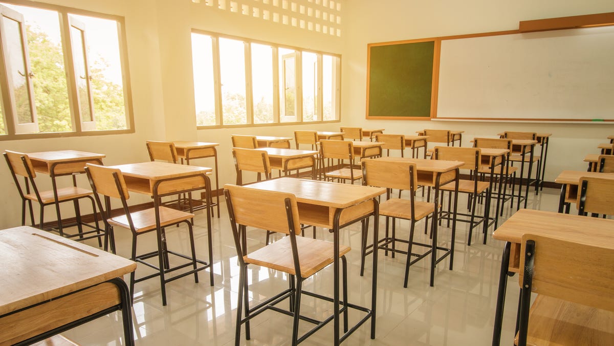 Middle schooler given ‘laziest’ award, kids’ fitness book at volleyball team celebration Middle schooler given ‘laziest’ award, kids’ fitness book at volleyball team celebration