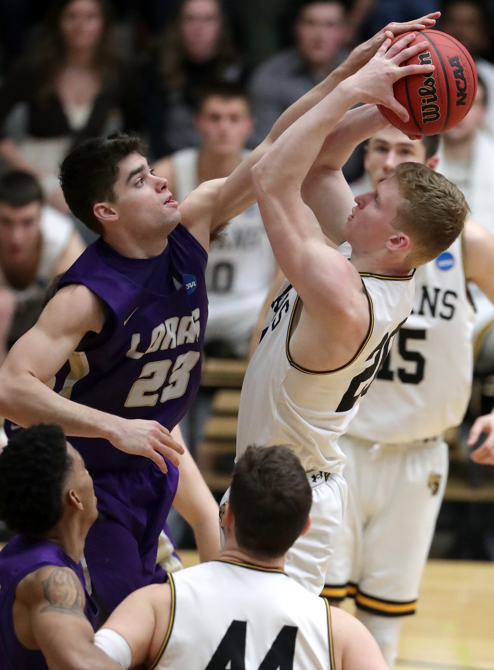 Ncaa Diii Basketball Sectional Uw Oshkosh 86 Loras College 75