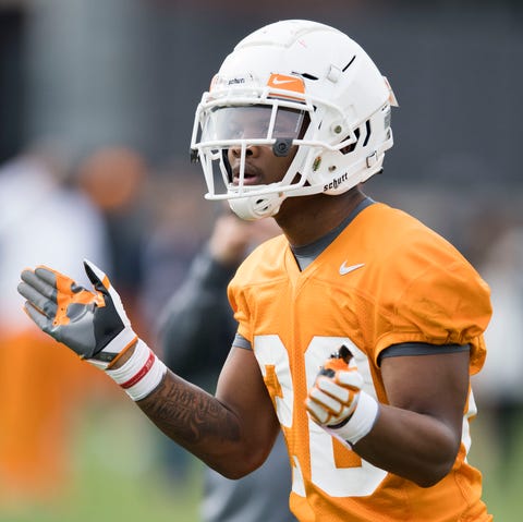 Tennessee's Bryce Thompson (20) claps during a Ten