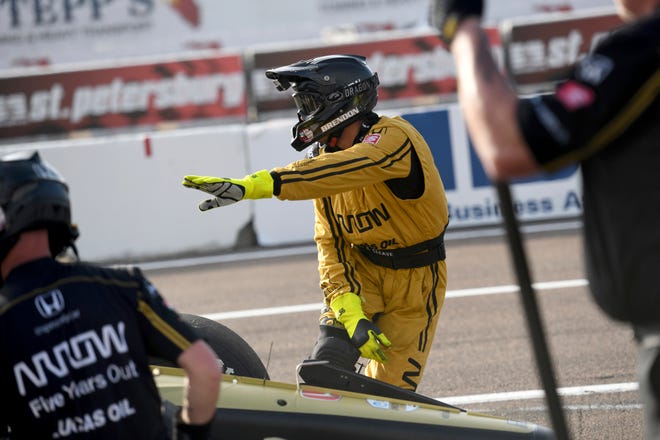 Crew members for Arrow Schmidt Peterson Motorsports driver Marcus Ericsson (7) work a pit stop during the warm up at the IndyCar Firestone Grand Prix of St. Petersburg Sunday, March 10, 2019, in St Petersburg, Fla.