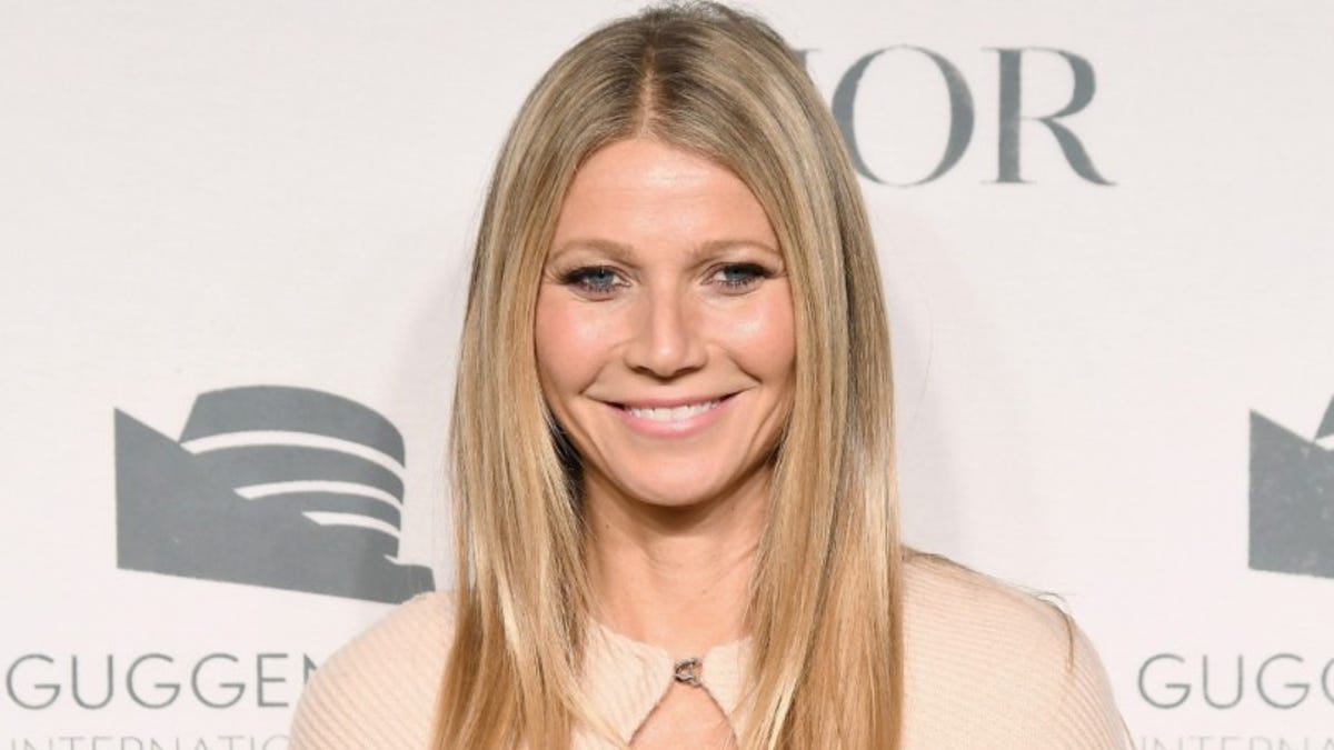 Gwyneth Paltrow S Daughter Apple Martin Is 15 Mom Is The