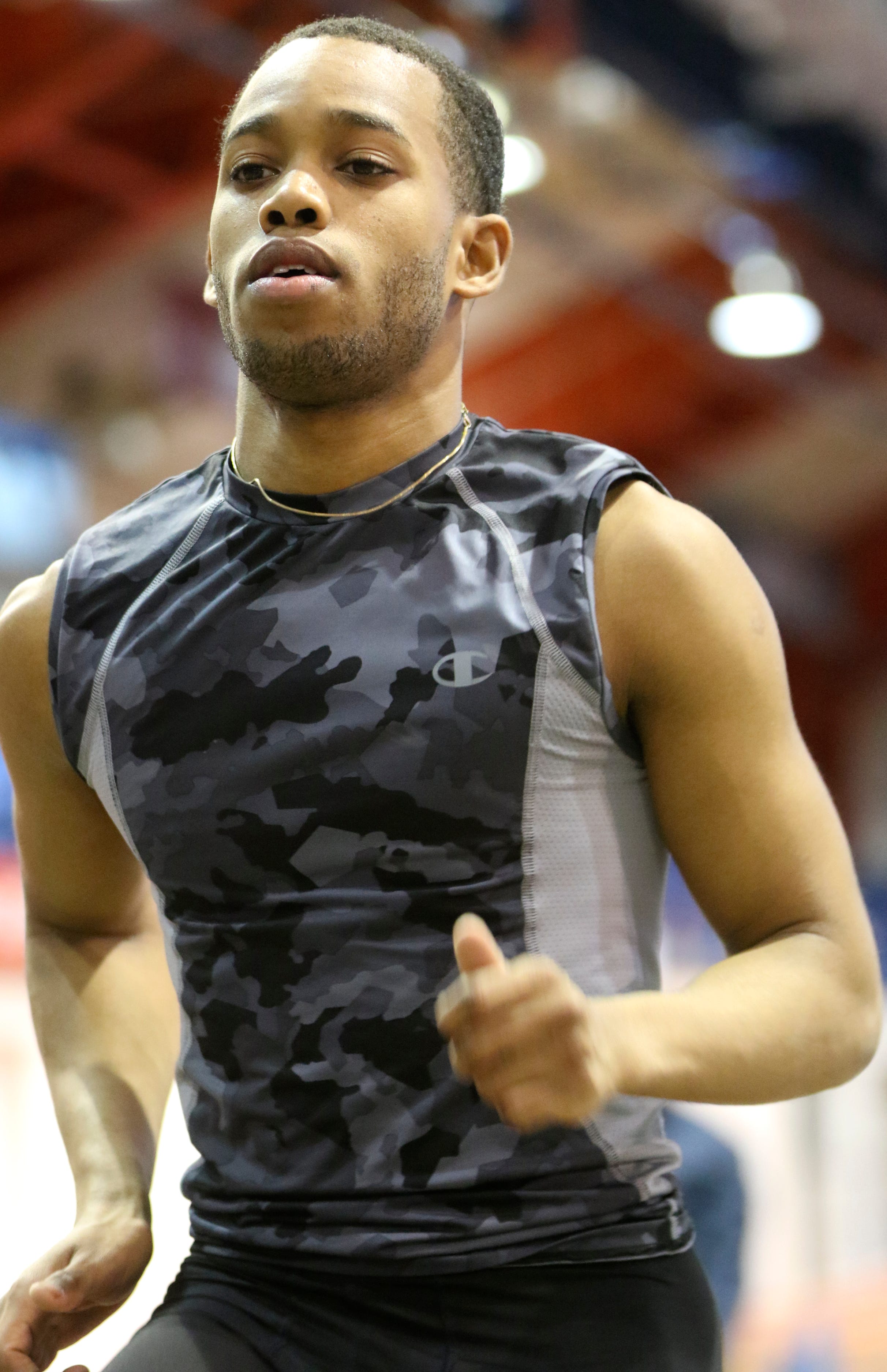 Luis Peralta, Oregon track set distance medley relay record