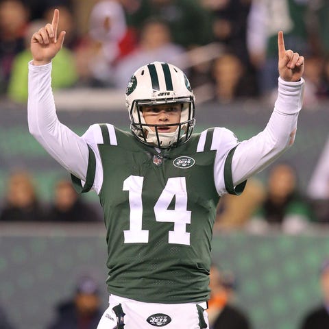 New York Jets quarterback Sam Darnold (14) reacts...