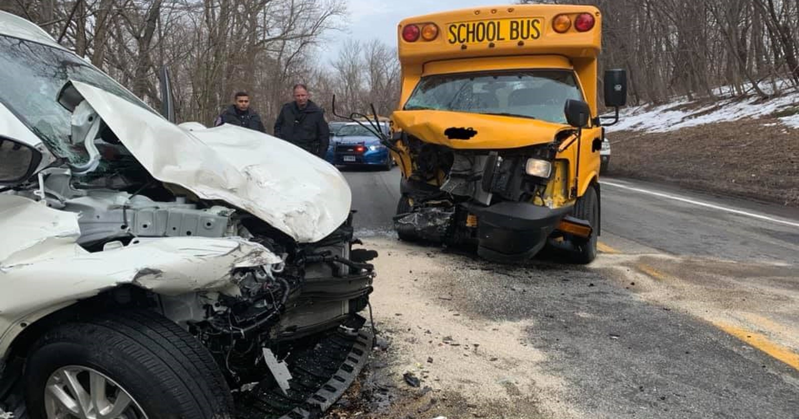 Peekskill 4 injured in school bus crash on Bear Mountain Parkway