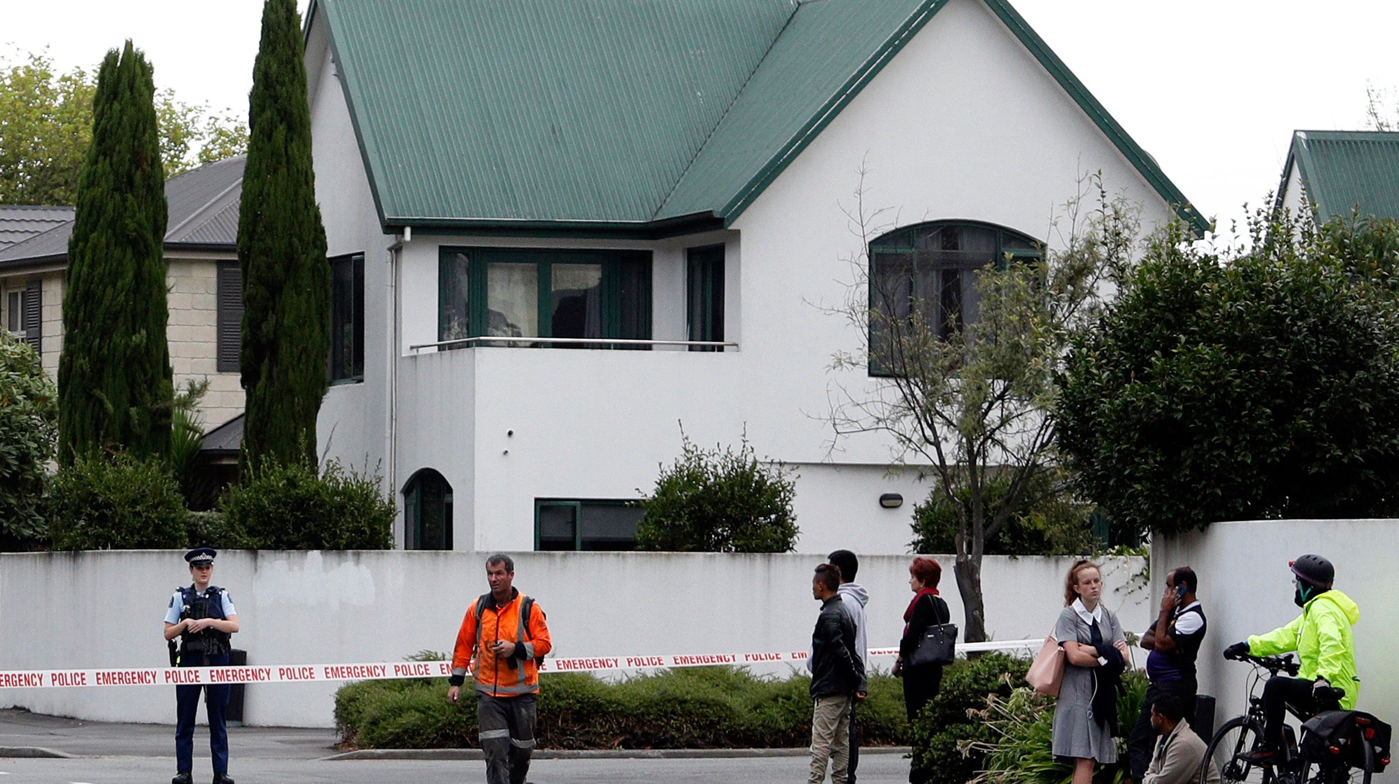 Mosque Shooting Raw Footage - zjcto5h